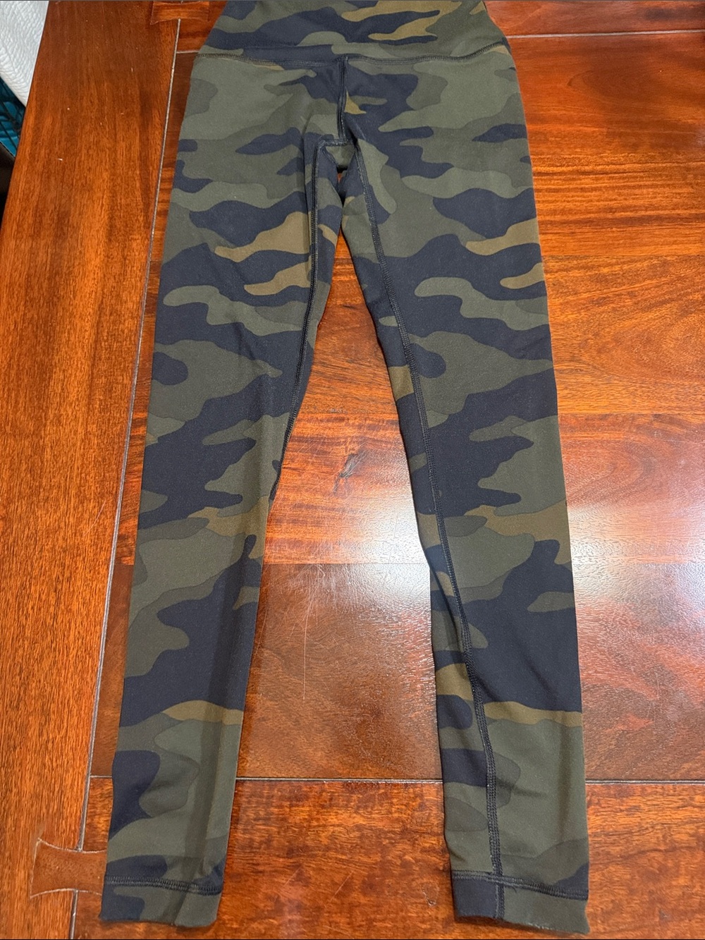Victoria Secret/PINK camo leggings
